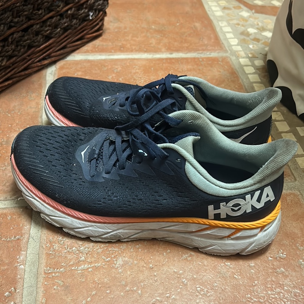 Hokas sneakers